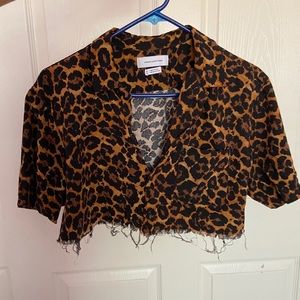 Cropped cheetah button up